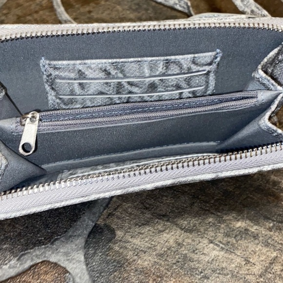 NEW Crossbody Bag - Picture 4 of 9